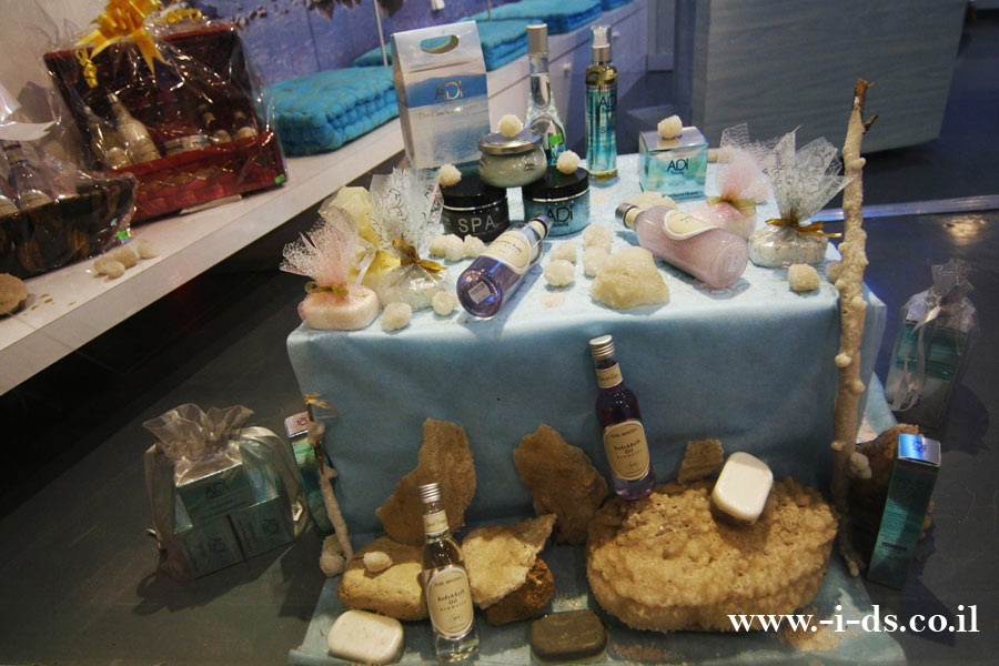 תכנון ועיצוב "חנות קוסמטיקה" של ים המלח.אירנה פטרושקו אדריכלית פנים. עיצוב ותכנון מקומות ציבוריים