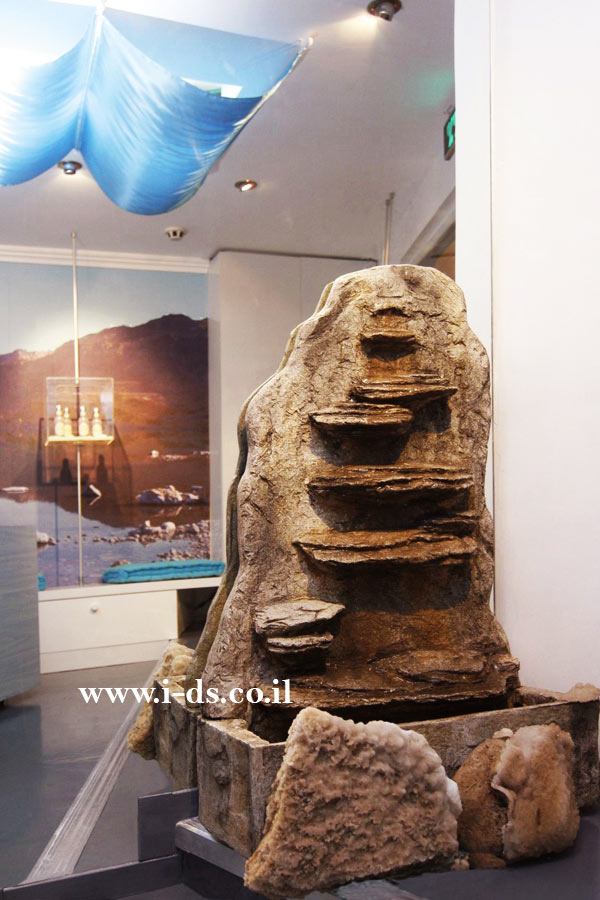 תכנון ועיצוב "חנות קוסמטיקה" של ים המלח.אירנה פטרושקו אדריכלית פנים. עיצוב ותכנון מקומות ציבוריים